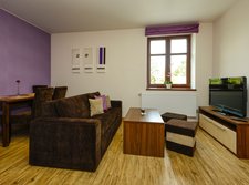 Fialový apartmán č. 4 - jídelní a obývací část