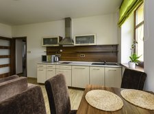 Zelený apartmán č. 6 - jídelní část a kuchyně